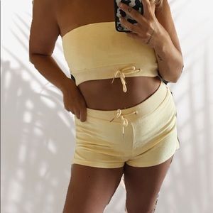 The cutest yellow set